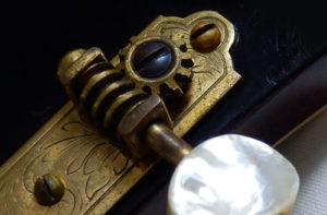 1928 Gibson L5 guitar tuner